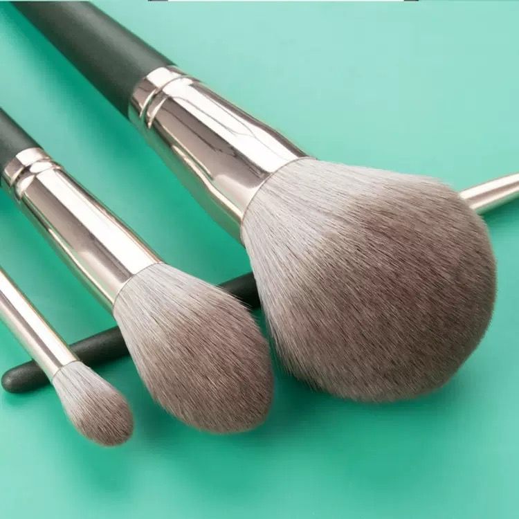 Elegant Makeup Brush Collection Featuring Soft Wool Fibers & Sleek Metallic Design - 3 of 8