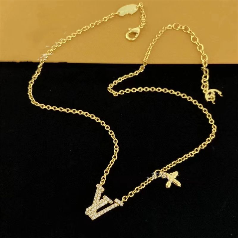 Designer Gold For Women Pendant Necklace Elegant L Necklaces High Quality Wedding Jewellery Letters Jewelry Party Gift Necklace Chain 00B4 - 2 of 5